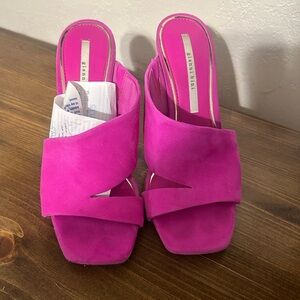 Stylish Fuchsia Mules by Giani Bernini